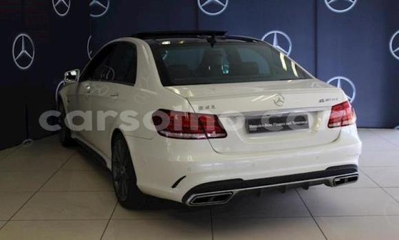 Buy Used Mercedes-Benz E-klasse White Car in Maputsoe in Leribe Buy Used Mercedes-Benz E-klasse White Car in Maputsoe in Leribe