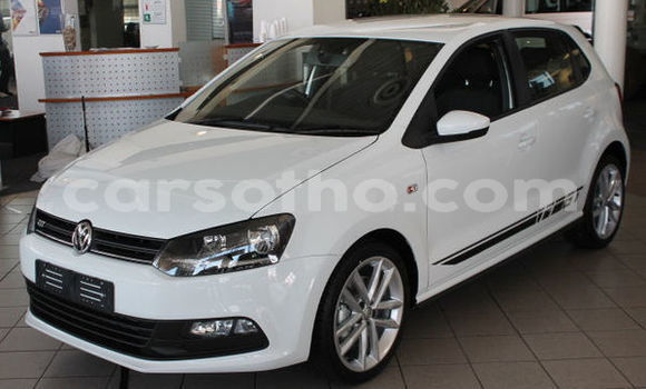 Acheter Occasion Voiture Volkswagen Polo Blanc à Maputsoe, Leribe Acheter Occasion Voiture Volkswagen Polo Blanc à Maputsoe, Leribe