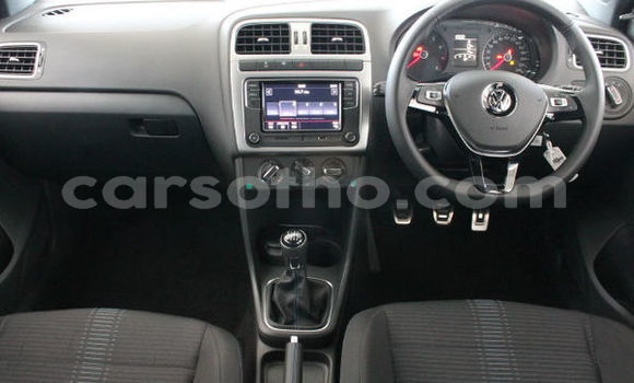 Acheter Occasion Voiture Volkswagen Polo Blanc à Maputsoe, Leribe Acheter Occasion Voiture Volkswagen Polo Blanc à Maputsoe, Leribe
