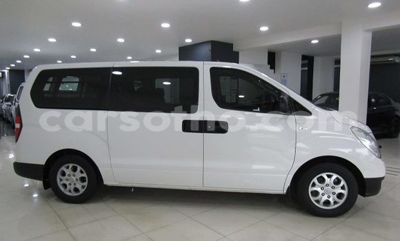 Acheter Occasion Voiture Hyundai H1 Blanc à Maputsoe, Leribe Acheter Occasion Voiture Hyundai H1 Blanc à Maputsoe, Leribe
