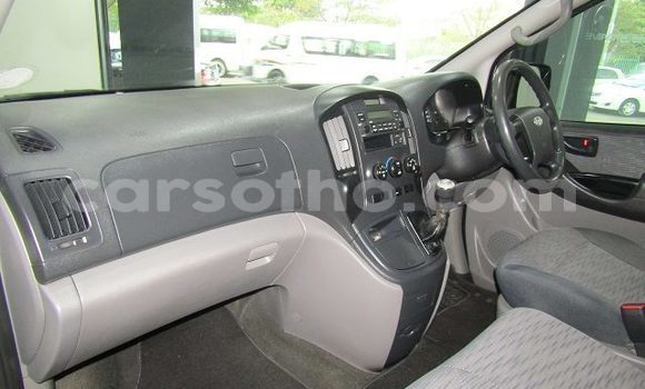 Acheter Occasion Voiture Hyundai H1 Blanc à Maputsoe, Leribe Acheter Occasion Voiture Hyundai H1 Blanc à Maputsoe, Leribe