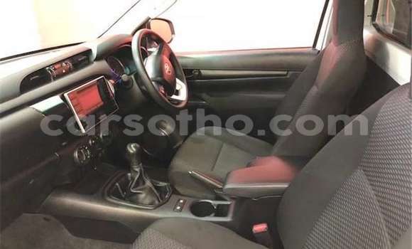Acheter Occasion Voiture Toyota Hilux Blanc à Maputsoa, Leribe Acheter Occasion Voiture Toyota Hilux Blanc à Maputsoa, Leribe