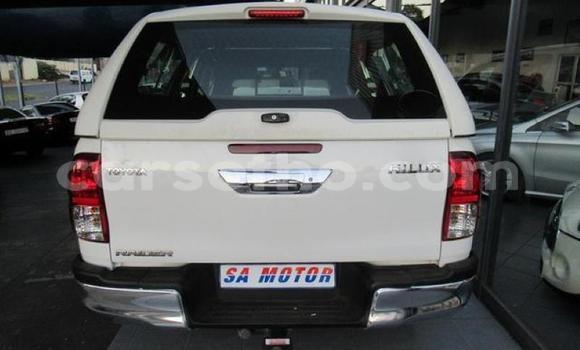 اشتري مستعمل Toyota Hilux White سيارة في Maseru في Maseru اشتري مستعمل Toyota Hilux White سيارة في Maseru في Maseru