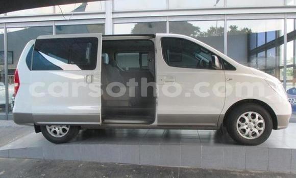 Buy Used Hyundai H1 White Car in Maseru in Maseru Buy Used Hyundai H1 White Car in Maseru in Maseru