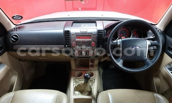 اشتري مستعمل Ford Everest Silver سيارة في Maseru في Maseru اشتري مستعمل Ford Everest Silver سيارة في Maseru في Maseru