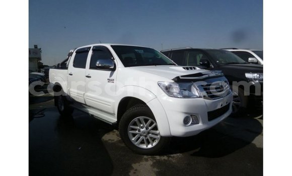 Sayi Imported Toyota Hilux White Mota in Import - Dubai a Maseru Sayi Imported Toyota Hilux White Mota in Import - Dubai a Maseru
