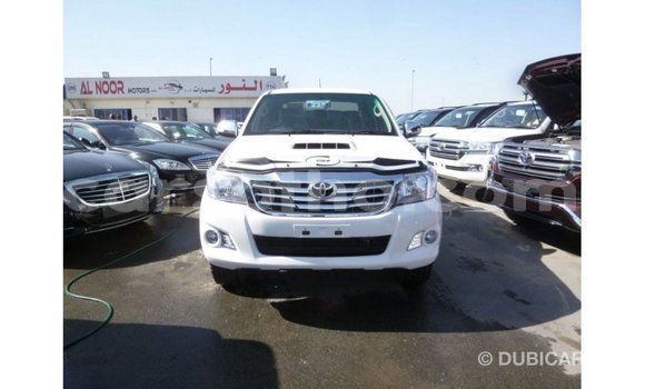 Sayi Imported Toyota Hilux White Mota in Import - Dubai a Maseru Sayi Imported Toyota Hilux White Mota in Import - Dubai a Maseru
