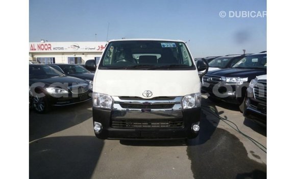 Sayi Imported Toyota Hiace White Mota in Import - Dubai a Maseru Sayi Imported Toyota Hiace White Mota in Import - Dubai a Maseru