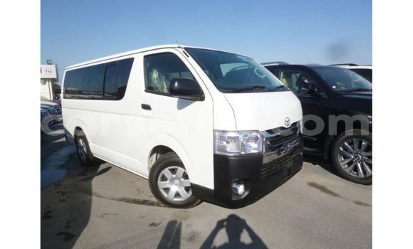 Sayi Imported Toyota Hiace White Mota in Import - Dubai a Maseru Sayi Imported Toyota Hiace White Mota in Import - Dubai a Maseru