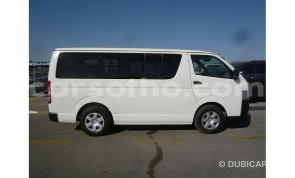 Sayi Imported Toyota Hiace White Mota in Import - Dubai a Maseru Sayi Imported Toyota Hiace White Mota in Import - Dubai a Maseru
