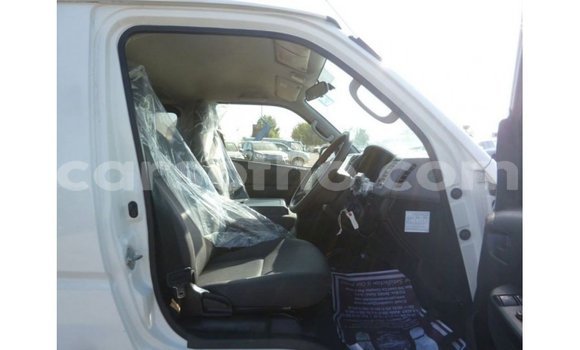 Sayi Imported Toyota Hiace White Mota in Import - Dubai a Maseru Sayi Imported Toyota Hiace White Mota in Import - Dubai a Maseru