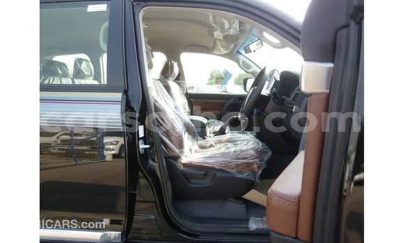 Sayi Imported Toyota Land Cruiser Black Mota in Import - Dubai a Maseru Sayi Imported Toyota Land Cruiser Black Mota in Import - Dubai a Maseru