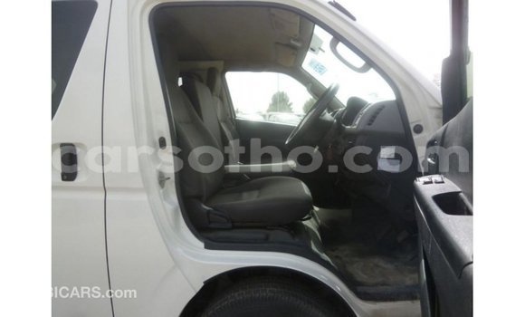 Sayi Imported Toyota Hiace White Mota in Import - Dubai a Maseru Sayi Imported Toyota Hiace White Mota in Import - Dubai a Maseru