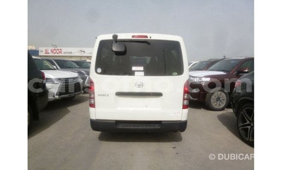 Sayi Imported Toyota Hiace White Mota in Import - Dubai a Maseru Sayi Imported Toyota Hiace White Mota in Import - Dubai a Maseru