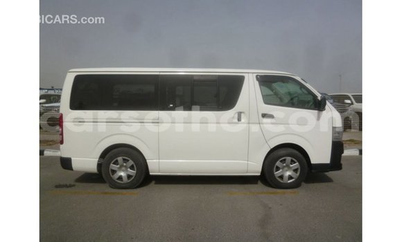 Sayi Imported Toyota Hiace White Mota in Import - Dubai a Maseru Sayi Imported Toyota Hiace White Mota in Import - Dubai a Maseru