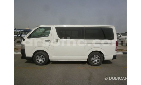 Sayi Imported Toyota Hiace White Mota in Import - Dubai a Maseru Sayi Imported Toyota Hiace White Mota in Import - Dubai a Maseru