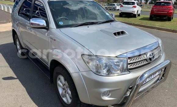 اشتري مستعمل Toyota Fortuner Silver سيارة في Maputsoa في Leribe اشتري مستعمل Toyota Fortuner Silver سيارة في Maputsoa في Leribe