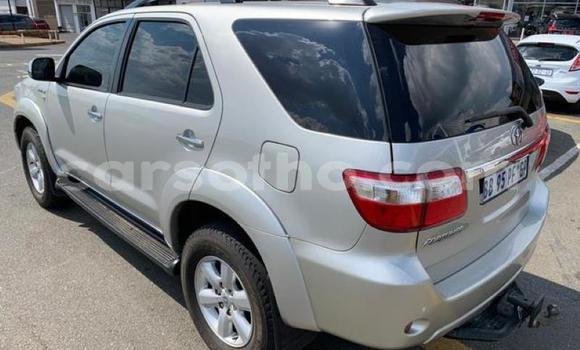 اشتري مستعمل Toyota Fortuner Silver سيارة في Maputsoa في Leribe اشتري مستعمل Toyota Fortuner Silver سيارة في Maputsoa في Leribe