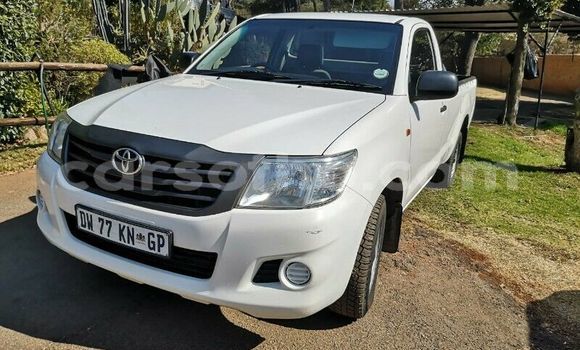 Sayi Na hannu Toyota Hilux White Mota in Maputsoe a Leribe Sayi Na hannu Toyota Hilux White Mota in Maputsoe a Leribe