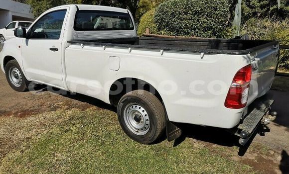 Sayi Na hannu Toyota Hilux White Mota in Maputsoe a Leribe Sayi Na hannu Toyota Hilux White Mota in Maputsoe a Leribe