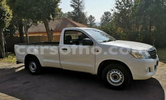 Sayi Na hannu Toyota Hilux White Mota in Maputsoe a Leribe Sayi Na hannu Toyota Hilux White Mota in Maputsoe a Leribe