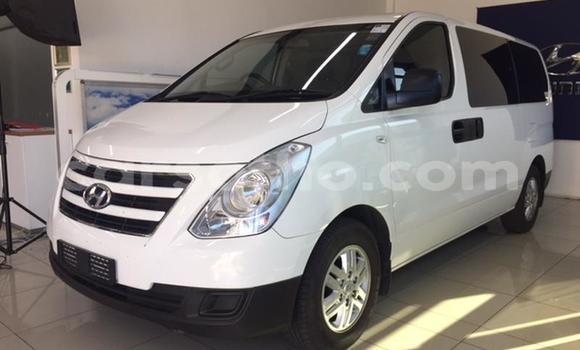 Sayi Na hannu Hyundai H1 White Mota in Maseru a Maseru Sayi Na hannu Hyundai H1 White Mota in Maseru a Maseru
