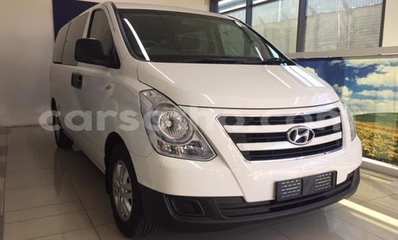 Sayi Na hannu Hyundai H1 White Mota in Maseru a Maseru Sayi Na hannu Hyundai H1 White Mota in Maseru a Maseru