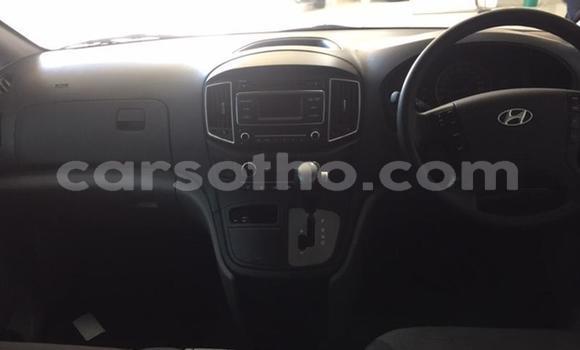 Sayi Na hannu Hyundai H1 White Mota in Maseru a Maseru Sayi Na hannu Hyundai H1 White Mota in Maseru a Maseru