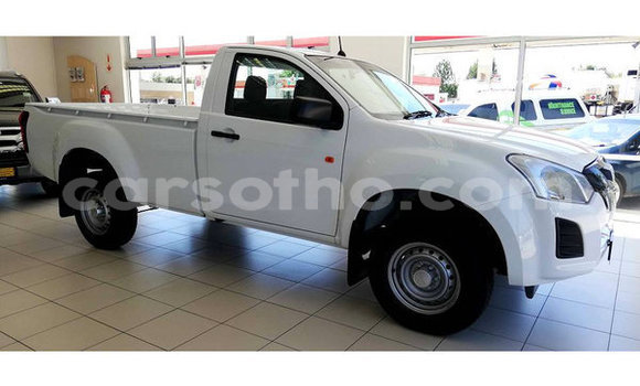 Sayi Na hannu Isuzu KB White Mota in Hlotse a Leribe Sayi Na hannu Isuzu KB White Mota in Hlotse a Leribe