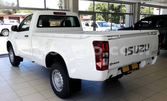 Sayi Na hannu Isuzu KB White Mota in Hlotse a Leribe Sayi Na hannu Isuzu KB White Mota in Hlotse a Leribe