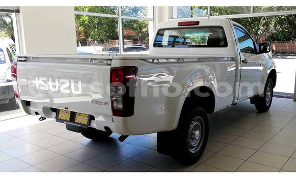 Sayi Na hannu Isuzu KB White Mota in Hlotse a Leribe Sayi Na hannu Isuzu KB White Mota in Hlotse a Leribe