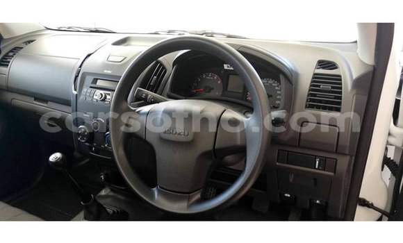 Sayi Na hannu Isuzu KB White Mota in Hlotse a Leribe Sayi Na hannu Isuzu KB White Mota in Hlotse a Leribe