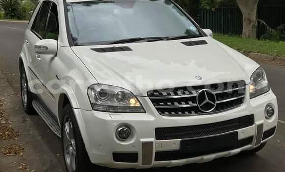 Sayi Na hannu Mercedes-Benz M-klasse AMG White Mota in Maseru a Maseru Sayi Na hannu Mercedes-Benz M-klasse AMG White Mota in Maseru a Maseru