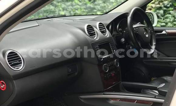 Sayi Na hannu Mercedes-Benz M-klasse AMG White Mota in Maseru a Maseru Sayi Na hannu Mercedes-Benz M-klasse AMG White Mota in Maseru a Maseru