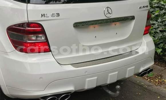 Sayi Na hannu Mercedes-Benz M-klasse AMG White Mota in Maseru a Maseru Sayi Na hannu Mercedes-Benz M-klasse AMG White Mota in Maseru a Maseru