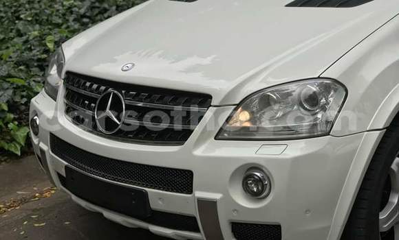 Sayi Na hannu Mercedes-Benz M-klasse AMG White Mota in Maseru a Maseru Sayi Na hannu Mercedes-Benz M-klasse AMG White Mota in Maseru a Maseru