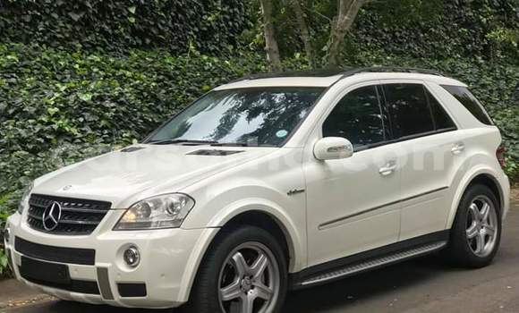 Sayi Na hannu Mercedes-Benz M-klasse AMG White Mota in Maseru a Maseru Sayi Na hannu Mercedes-Benz M-klasse AMG White Mota in Maseru a Maseru