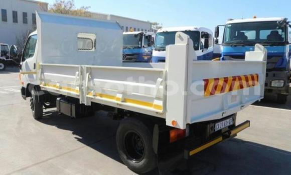 Acheter Occasion Utilitaire Hyundai H200 Blanc à Maseru, Maseru Acheter Occasion Utilitaire Hyundai H200 Blanc à Maseru, Maseru