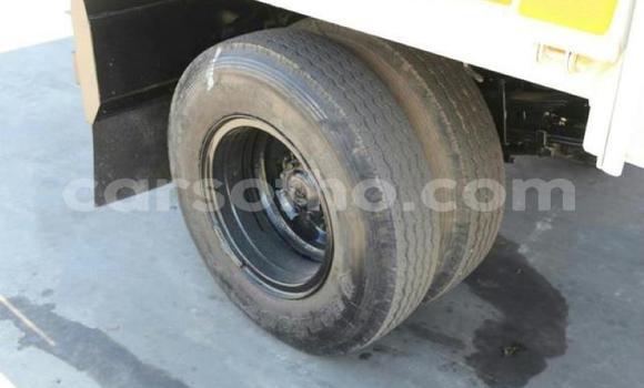 Acheter Occasion Utilitaire Hyundai H200 Blanc à Maseru, Maseru Acheter Occasion Utilitaire Hyundai H200 Blanc à Maseru, Maseru