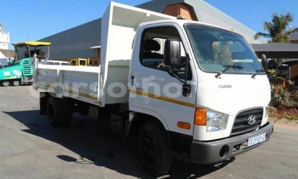 Acheter Occasion Utilitaire Hyundai H200 Blanc à Maseru, Maseru Acheter Occasion Utilitaire Hyundai H200 Blanc à Maseru, Maseru