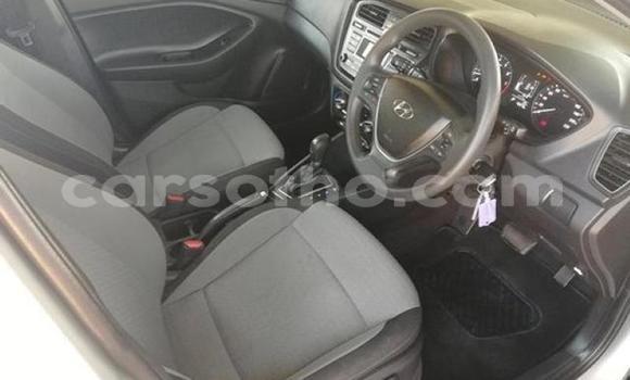 اشتري مستعمل Kia Rio Silver سيارة في Roma في Maseru اشتري مستعمل Kia Rio Silver سيارة في Roma في Maseru