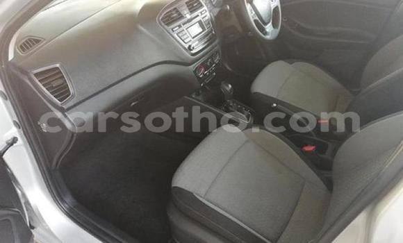 اشتري مستعمل Kia Rio Silver سيارة في Roma في Maseru اشتري مستعمل Kia Rio Silver سيارة في Roma في Maseru