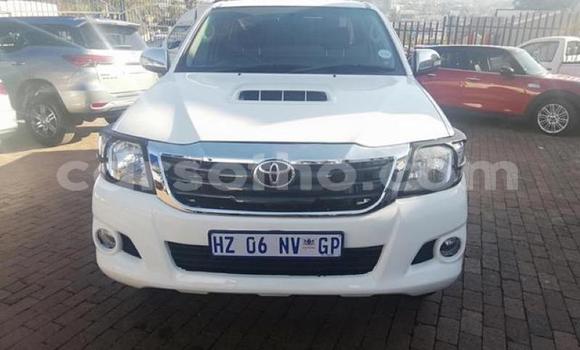 Sayi Na hannu Toyota Hilux White Mota in Maseru a Maseru Sayi Na hannu Toyota Hilux White Mota in Maseru a Maseru