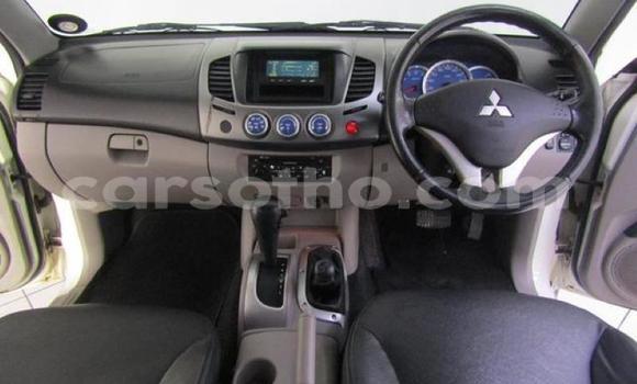 Sayi Na hannu Mitsubishi Triton White Mota in Maseru a Maseru Sayi Na hannu Mitsubishi Triton White Mota in Maseru a Maseru
