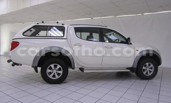 Sayi Na hannu Mitsubishi Triton White Mota in Maseru a Maseru Sayi Na hannu Mitsubishi Triton White Mota in Maseru a Maseru
