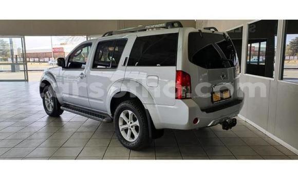 Sayi Na hannu Nissan Pathfinder Silver Mota in Maseru a Maseru Sayi Na hannu Nissan Pathfinder Silver Mota in Maseru a Maseru