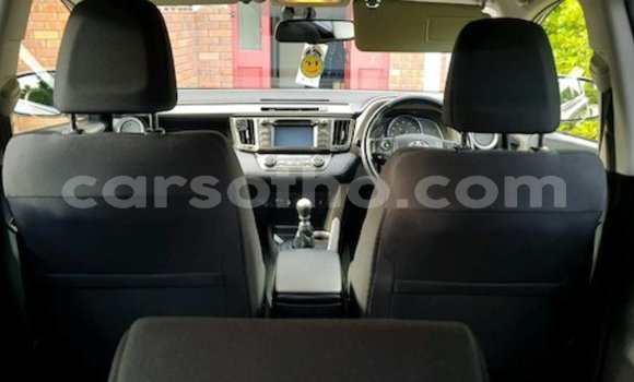 Acheter Occasion Voiture Toyota RAV4 Beige à Quthing, Butha-Buthe Acheter Occasion Voiture Toyota RAV4 Beige à Quthing, Butha-Buthe