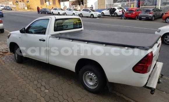 Sayi Na hannu Toyota Hilux White Mota in Maseru a Maseru Sayi Na hannu Toyota Hilux White Mota in Maseru a Maseru