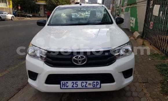 Sayi Na hannu Toyota Hilux White Mota in Maseru a Maseru Sayi Na hannu Toyota Hilux White Mota in Maseru a Maseru