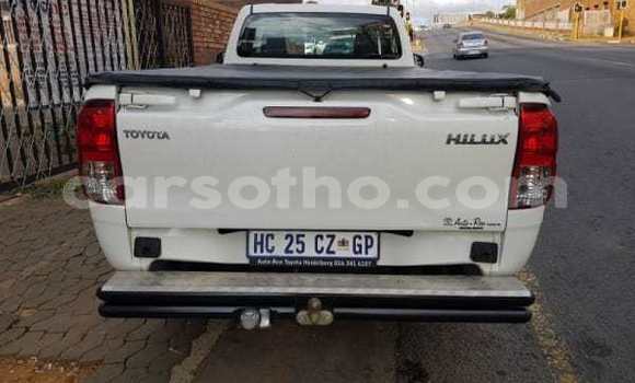 Sayi Na hannu Toyota Hilux White Mota in Maseru a Maseru Sayi Na hannu Toyota Hilux White Mota in Maseru a Maseru
